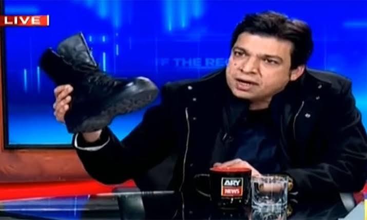 SamraMunirAbba2's tweet photo. Faisal Vawda right now : Abu ne Kuch nahi kia
#PressConference 
#ArshadSharifShaheed https://t.co/966DZFt9rd