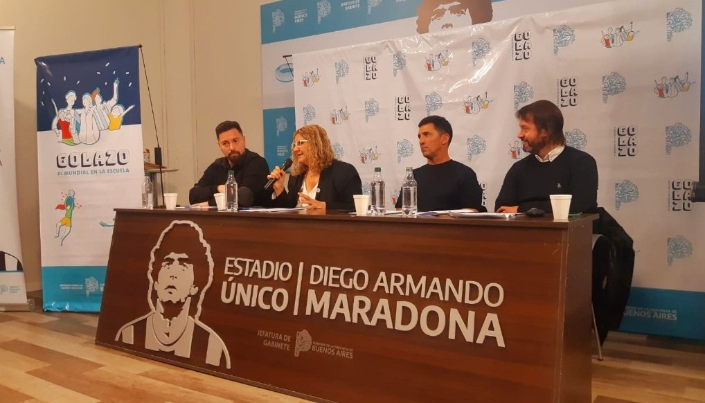Leot14's tweet photo. En el marco del Proyecto:
➡️Golazo⚽️, el Mundial en la Escuela. Se realizó una actividad en el #EstadioÚnico, con la presencia del PROFE 👉Pablo Blanco y la participación de estudiantes.
@Kicillofok @AlbertoSileoni @pablourquizaok @ClaudiaBracchi1
👉Palpitando en Mundial 💙🤍💙 https://t.co/3MrGC8heHb