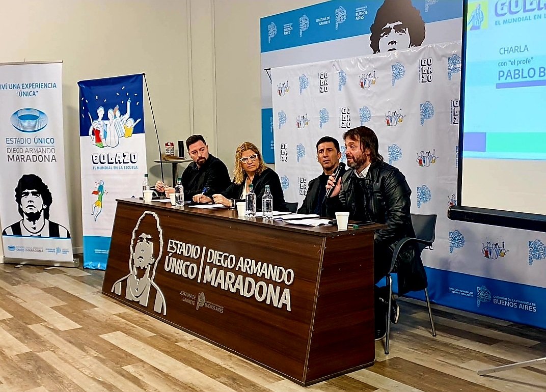 Leot14's tweet photo. En el marco del Proyecto:
➡️Golazo⚽️, el Mundial en la Escuela. Se realizó una actividad en el #EstadioÚnico, con la presencia del PROFE 👉Pablo Blanco y la participación de estudiantes.
@Kicillofok @AlbertoSileoni @pablourquizaok @ClaudiaBracchi1
👉Palpitando en Mundial 💙🤍💙 https://t.co/3MrGC8heHb