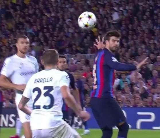 ElRomanoDelFCB's tweet photo. Vengo a recordarles quién nos envió a la Europa League. https://t.co/W8WdBNR0zs