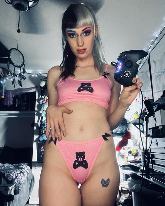 What kind of games should I stream on twitch? 💝 follow my socials 😍 https://t.co/AkrAxLh6d5     #onlyfansgirl<a href="/tag/pink"class="tags"><span>#pink</span></a><a href="/tag/babe"class="tags"><span>#babe</span></a><a href="/tag/gamergirl"class="tags"><span>#gamergirl</span></a><a href="/tag/alt"class="tags"><span>#alt</span></a><a href="/tag/goth"class="tags"><span>#goth</span></a><a href="/tag/alternative"class="tags"><span>#alternative</span></a>