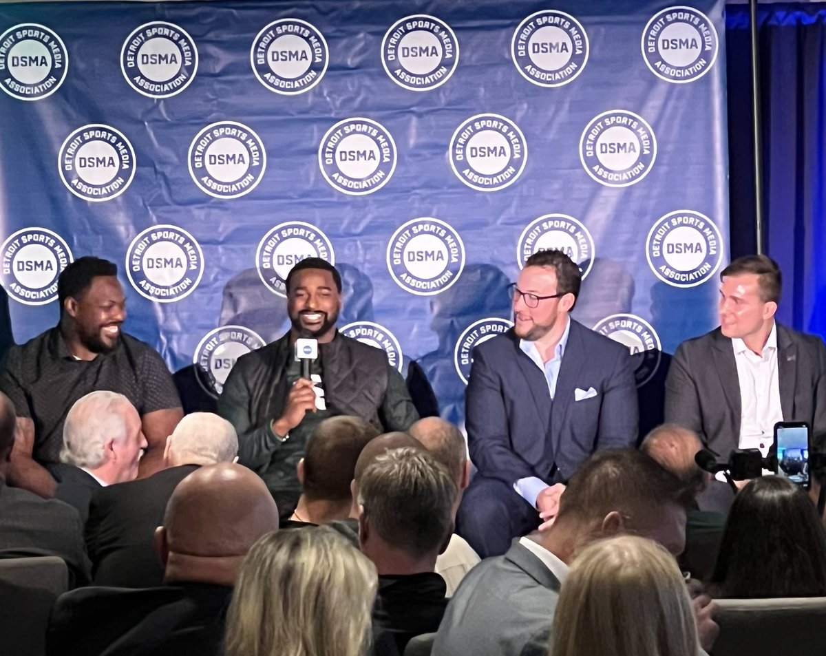 SkylineClubSfld's tweet photo. Highlights from the 14th Annual Detroit Sports Media Association ‘Table-gate’ event w/ former players from MSU and U of M.
#skylineclubsfld #southfieldmi #collegefootball #collegegameday #football #touchdown #gameday https://t.co/iRWGNTTY8z