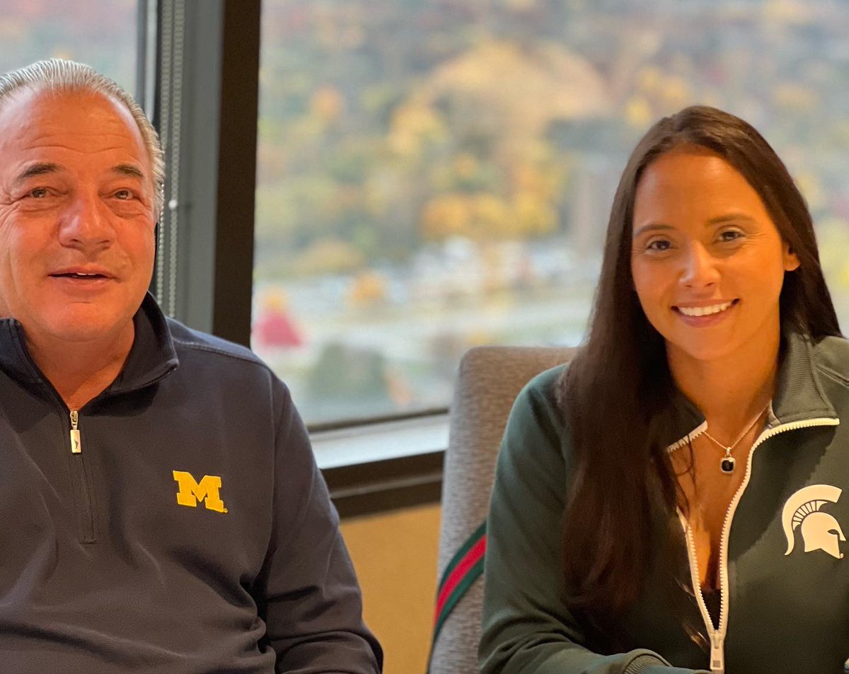 SkylineClubSfld's tweet photo. Highlights from the 14th Annual Detroit Sports Media Association ‘Table-gate’ event w/ former players from MSU and U of M.
#skylineclubsfld #southfieldmi #collegefootball #collegegameday #football #touchdown #gameday https://t.co/iRWGNTTY8z