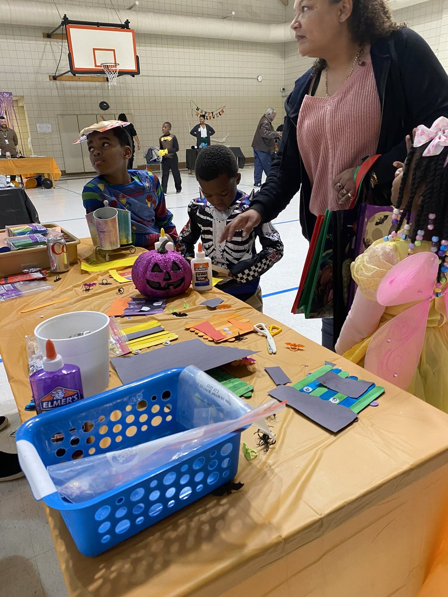 KCPS_Knotts's tweet photo. We are excited about #STEMeducation who doesn’t love incorporating education with Halloween 🎃 https://t.co/sd7odB6swc