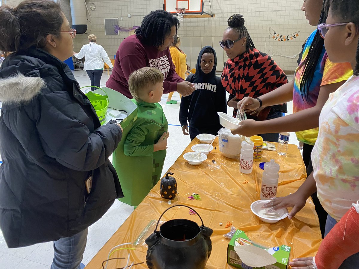 KCPS_Knotts's tweet photo. We are excited about #STEMeducation who doesn’t love incorporating education with Halloween 🎃 https://t.co/sd7odB6swc