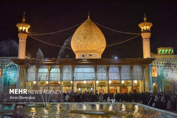 SyedMMehdi's tweet photo. کچھ دیر پہلے ایران کے صوبہ فارس کے شہر شیراز میں موجود امامزادہ شاہ چراغ (ع) میں دہشت گردوں کا حملہ ہوا ہے جس میں اب تک 15 افراد شہید اور 10 زخمی ہوگئے ہیں۔

تفصیلات کے مطابق حملے میں ملوث 2 دہشت گردوں کو گرفتار کیا جاچکا ہے جبکہ دیگر دہشت گردوں کی تلاش جاری ہے۔ https://t.co/WZq9dRVZ4O