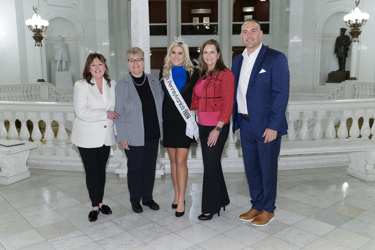 senbartolotta's tweet photo. Joining @RepSnyder to host Miss PA Outstanding Teen 2022, Jersey Gianna Smith. Jersey has raised over $10k for @NAAF_org and brought attention to Harrisburg and to Washington, DC. You’ve made us proud. #GoMikes #SD46 @SenatorKristin https://t.co/hgUpgSrhBb