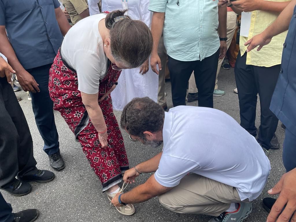 GagaforRaGa's tweet photo. Abundance of Suave and Sanskaar, RaGa is the kinda guy you take home! 🥰

#RahulGandhi #RaGa #SoniaGandhi #Sanskari https://t.co/ZBDetJzYZM