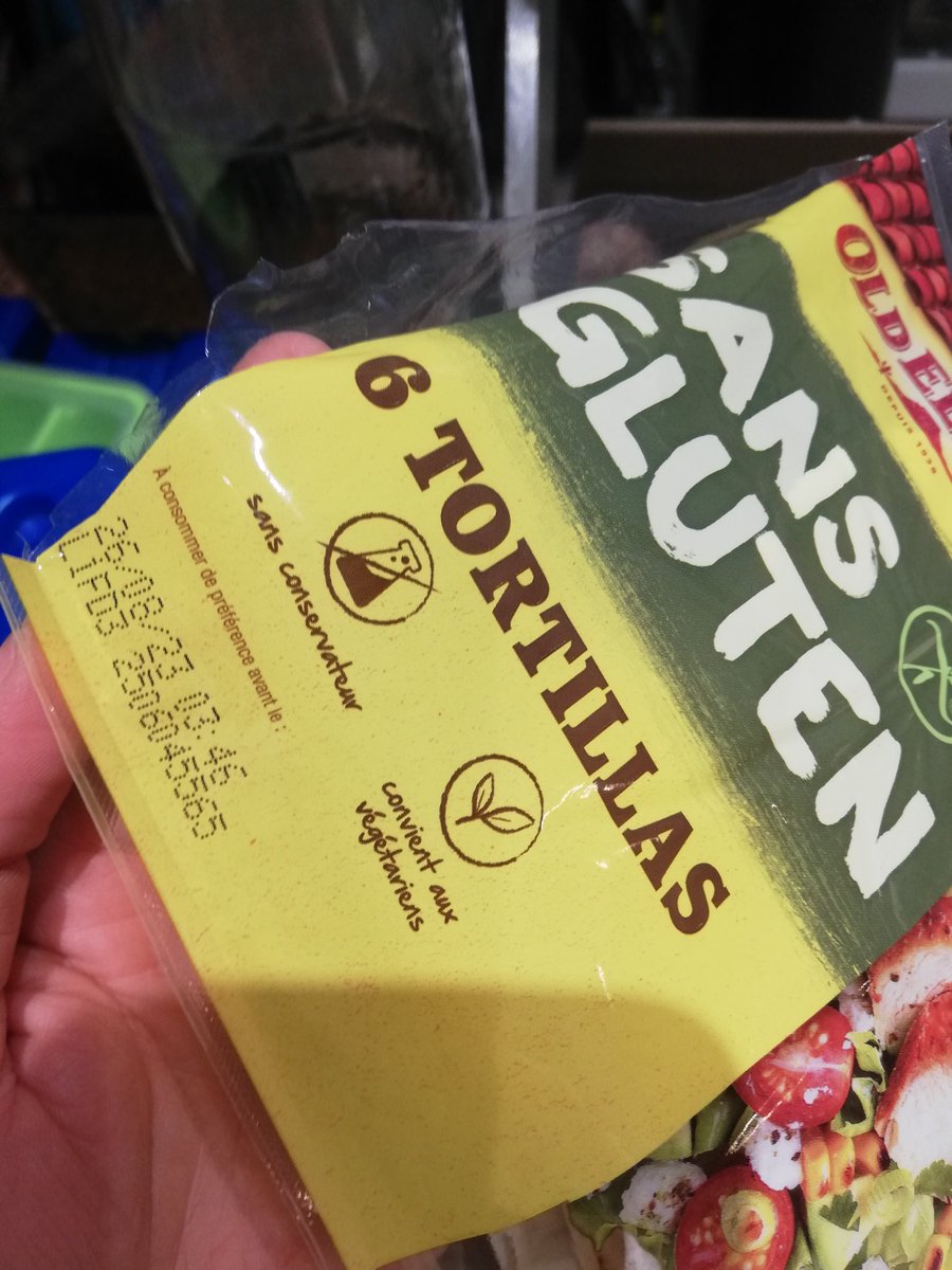 cecilepln's tweet photo. @oldelpaso tortillas sans gluten achetée hier au leclerc résultat du moisi sur les tortillas !!!! Honteux !!! https://t.co/dvggggskdY