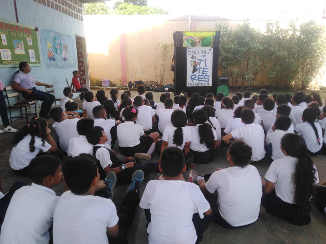 La Escuela de Títeres del estado Anzoátegui llevó alegría, este #26OCT, a los estudiantes de la escuela El Esfuerzo II, en el municipio Simón Bolívar.

El espacio dispuesto para la presentación de los muñecos se llenó de sonrisas y emociones por los más pequeños de la casa.