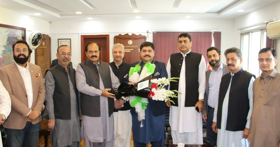 PRC_official's tweet photo. #POEPA delegation headed by Chairman Mr. Aijaz Ahmed called on the Honorable Chairperson of @PRC_official Sardar Shahid Ahmed Laghari at his office.
The delegation congratulated @SardarShahidLa2 on assuming charge as PRCS chairperson. https://t.co/ZyUyJTXmBN