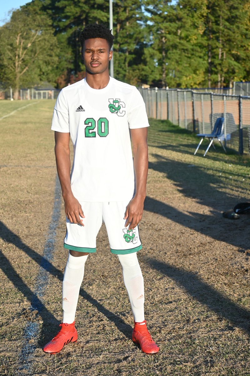 It’s senior night and we are excited to congratulate our men’s soccer players! Way to go team. ⚽️ We are so proud of each of you. #ViperPride 
#3 Jose (VCHS)
#7 Miguel (Advance Academy)
#18 Alessandro (VCEC)
#20 Mikyle (VCHS)