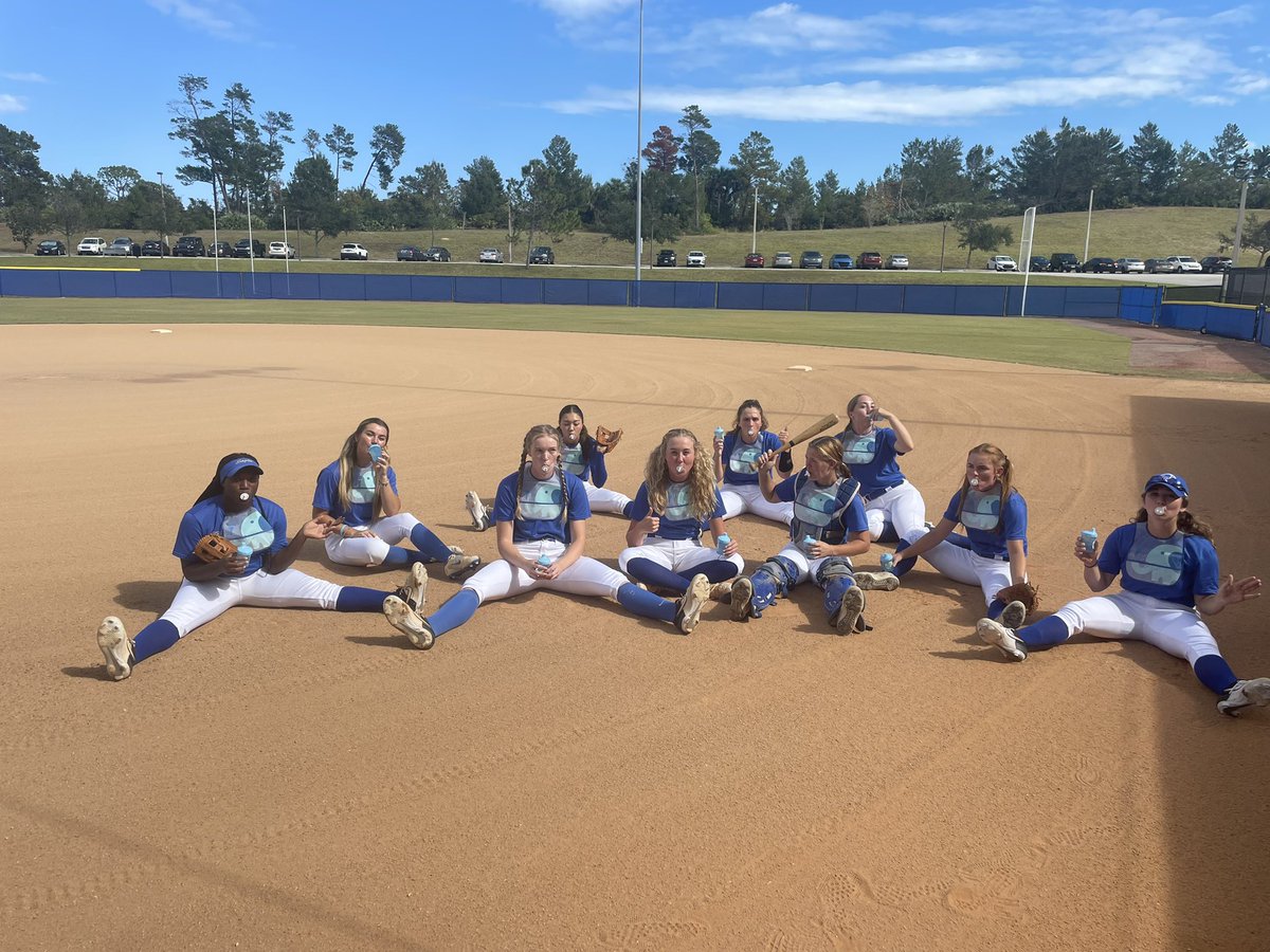 ERAUSoftball's tweet photo. Gray Grannies vs. the Blue Babies today! Team #BB with the win! 💙🍼 #Team11 #SpiritWeek https://t.co/PiwV2ncADs