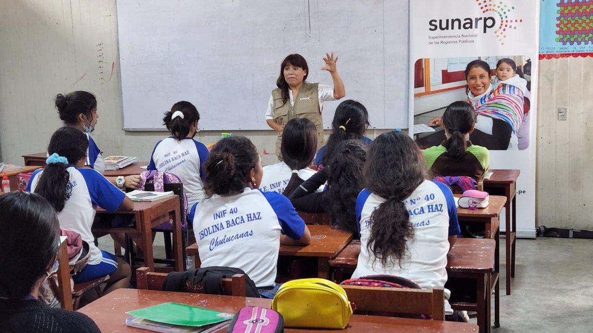 SunarpOficial's tweet photo. #NoticiasSunarp | Promoviendo el desarrollo en la educación registral en los jóvenes en etapa escolar, llevamos el programa #SunarpTeEduca a las instituciones educativas El Industrial de Chulucanas y Santa Rita de Morropón, a través de la Zona Registral N° I - Sede Piura. https://t.co/tU1SBUKSwZ