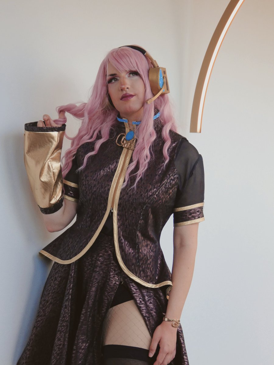 Leygasp's tweet photo. finally got a pretty pic from my luka cosplay
#vocaloid #megurineluka #vocaloidcosplay #巡音ルカ https://t.co/4erQOzC0VJ