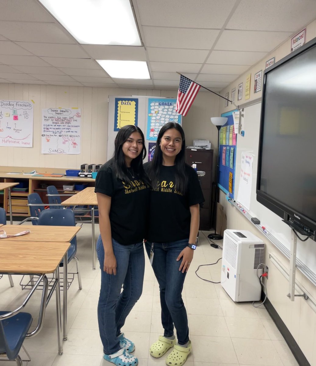 hazel_math's tweet image. “Friends DO NOT let friends do drugs” #Twinday #RedRibbonWeek @ShotwellMS_AISD