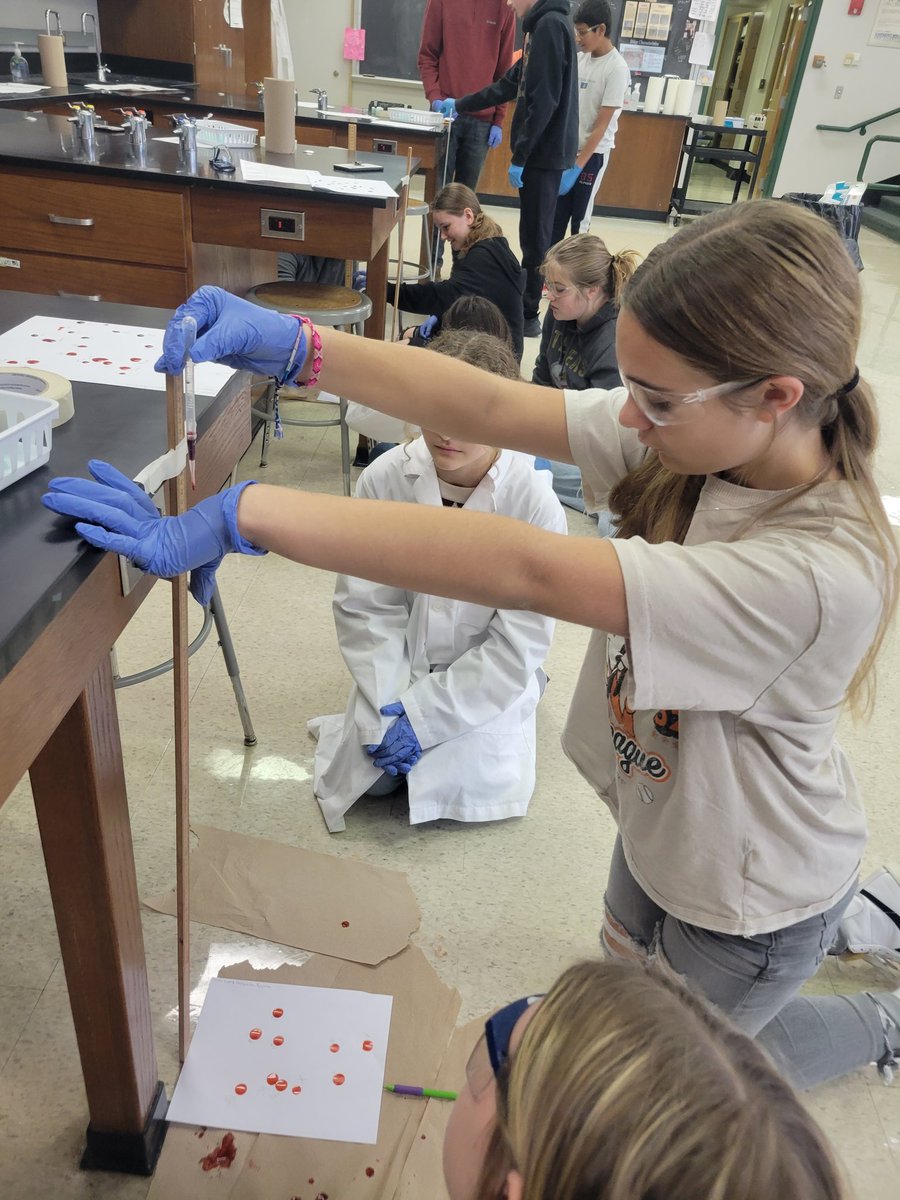 HawleyScience's tweet image. #RHSPBS students investigating blood spatter. @PLTWorg @LearnatRHS