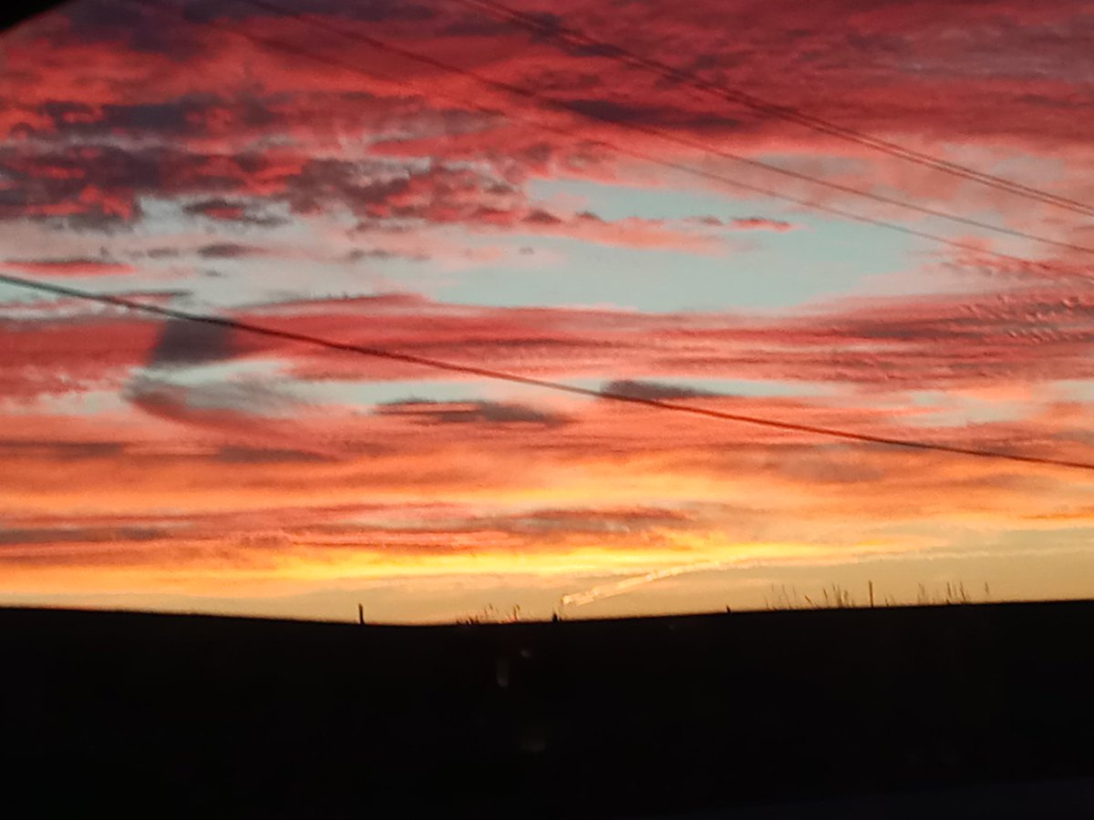 BarbShafferFunk's tweet photo. @BraydenCreation Both from yesterday's sunrise - Ohio countryside. https://t.co/X6eNoFpjyD