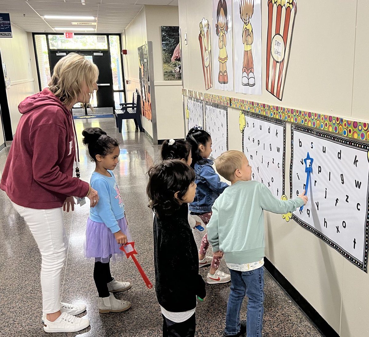 Tonya870's tweet image. Racing to find their target letters. Go Kinders!! 🎉🎉#keeplearningfun ⁦@Comptoncubs⁩