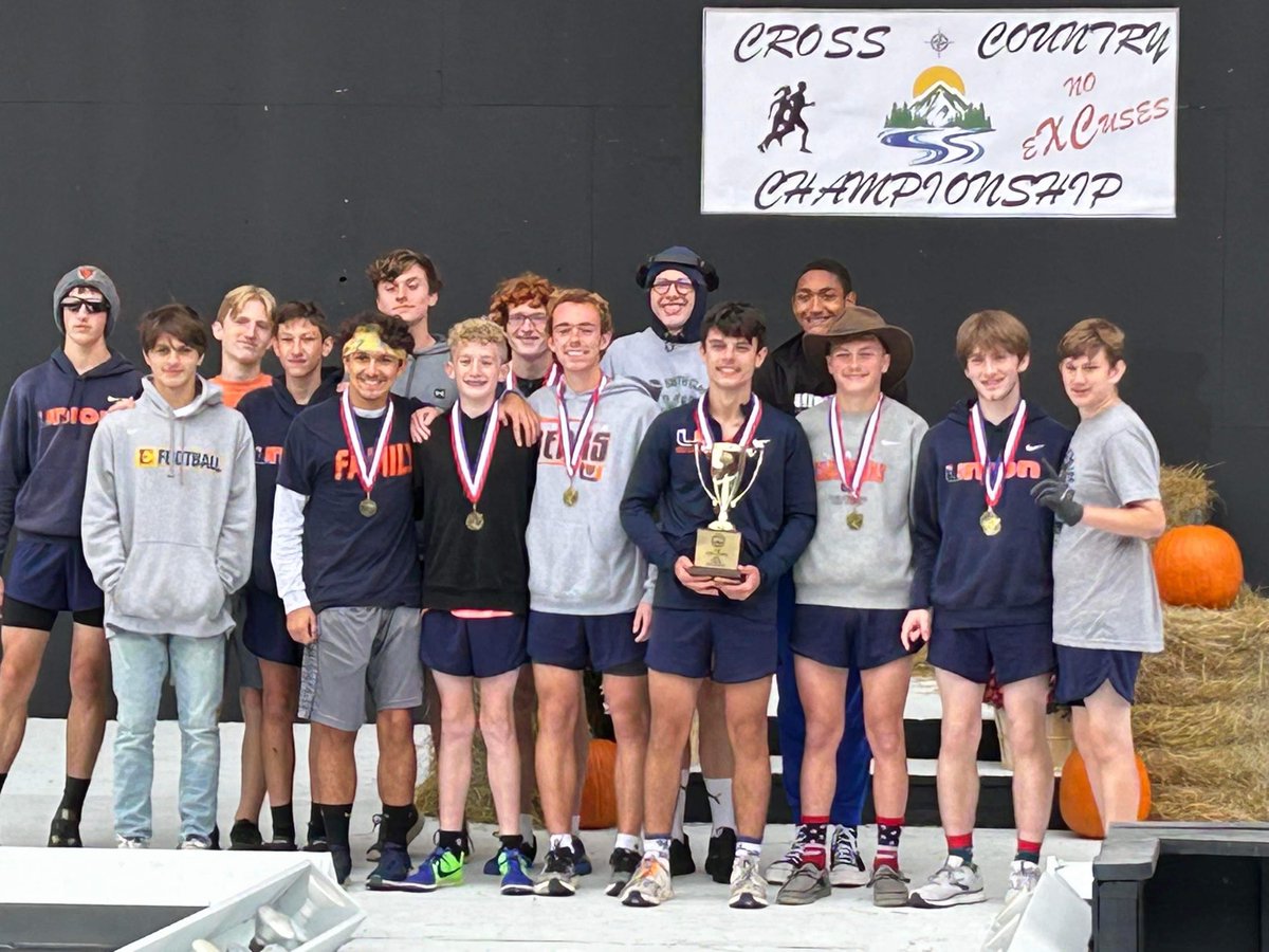 UnionSportsN's tweet photo. Congratulations to the Union Boy’s Cross Country team on winning the Mountain 7 District Championship!!!#TheU https://t.co/UZrQUynnwJ