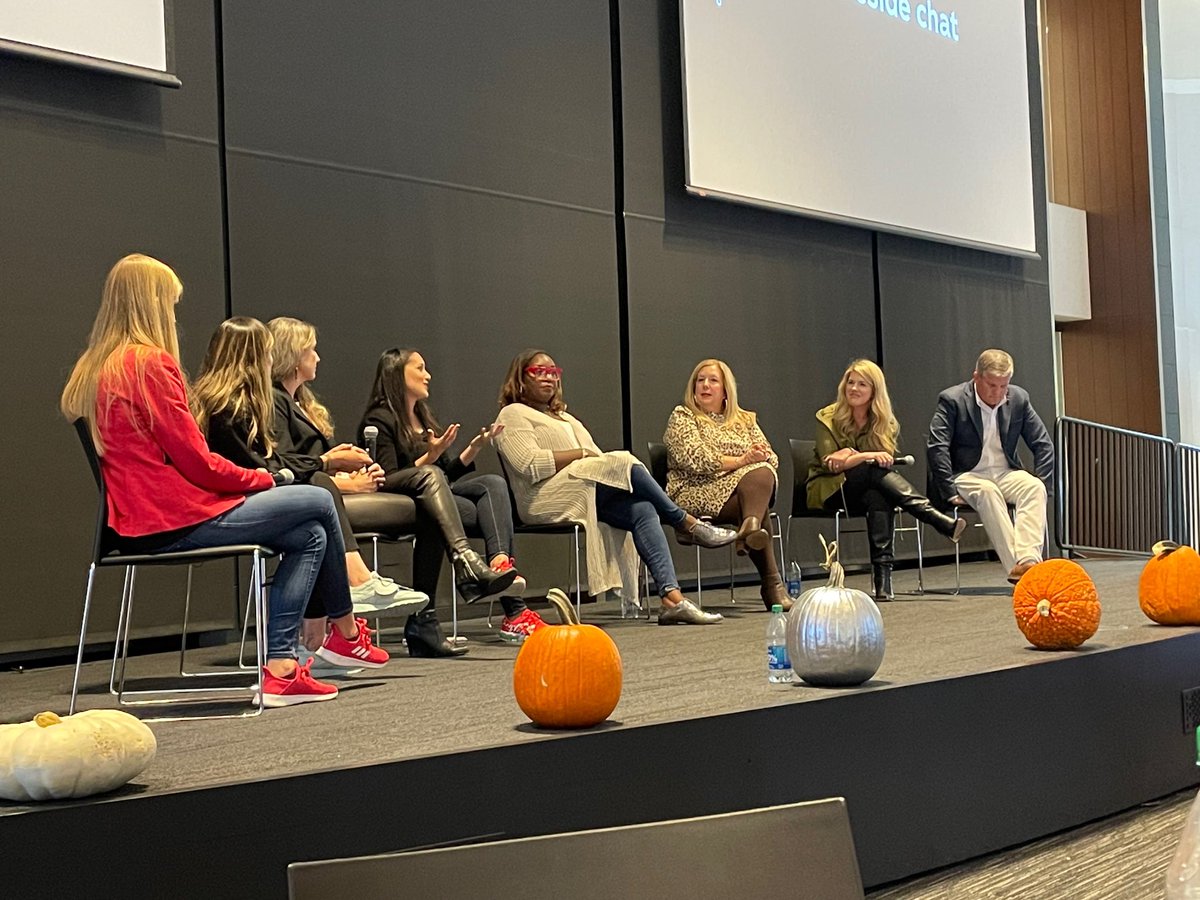 RobinKTriplett's tweet photo. Lots of brain power on the stage today + a lot of heart too! 🤍
#IWorkForCoke 🥤 https://t.co/UyvAxl3aKx