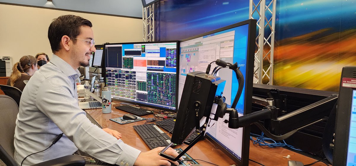 Teamwork makes the dream (chaser) work 👏 The first joint training simulation for @NASA and Sierra Space flight controllers happened earlier this month. The teams practiced operations for the new Dream Chaser spacecraft to fly to the @Space_Station.