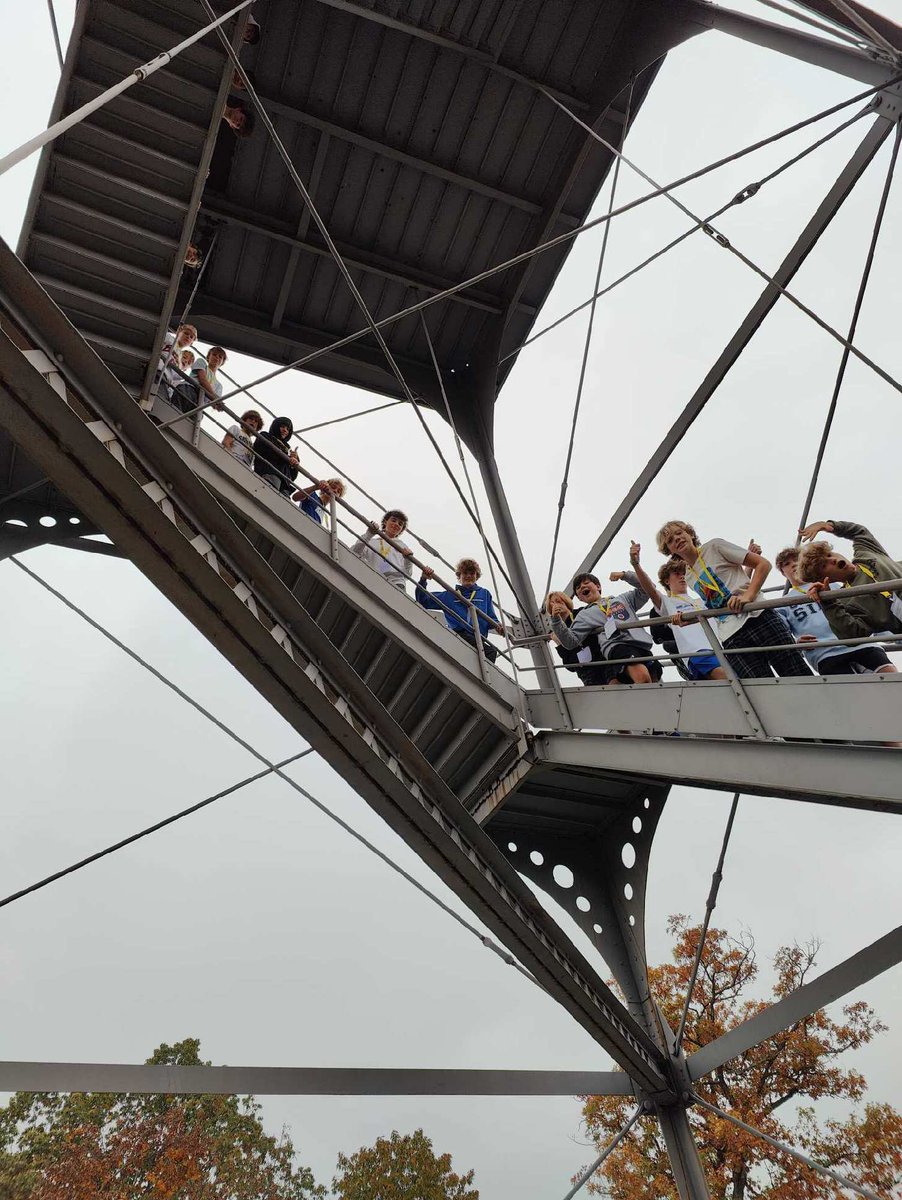 Springboro_SJHS's tweet image. Bus #5 is living their best life! Check out the group photos they have snapped along the way! #bus5 #dc2022