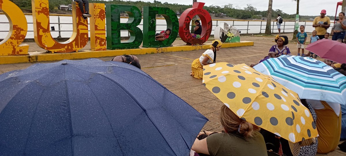 tejido_del's tweet photo. #AEstaHora en el Malecón apreciamos la obra efímera "para la guerra nada" fruto del Proceso #hilando en Ríosucio #chocó
@MincienciasCo @udecaldas @ICETEX https://t.co/4iv6mzs5LT