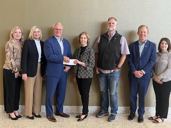 OriginBank's tweet image. For 40+ years, Quitman Christmas Sharing, Plus has provided food, necessities &amp;amp; Christmas cheer to struggling families during the holidays. Learn more about the program and how we're supporting their mission to make a difference in the lives of others: bit.ly/3TDOERP