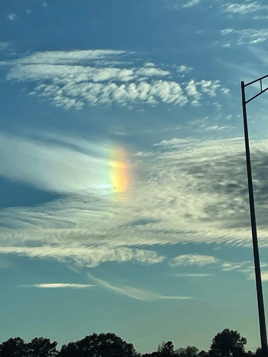 A little bit of cloud iridescence or a “rainbow cloud” this afternoon! Iridescent clouds happen because of diffraction – a phenomenon that occurs when small water droplets or small ice crystals scatter the sun's light. Credit to Daniel Haid for the photo! @KOMUnews #MidMoWx #MoWx