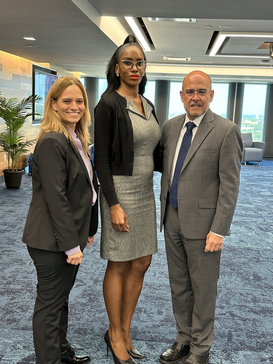 mdcps_profdev's tweet photo. Thank you Dr. Dotres for joining us today @MDCollege #FallPLST22 Connecting Our Voices to Inspire Others #LeadershipMatters #Education #WearePD 🍎 @SuptDotres @MDCPS_HCMChief @MDC_DeanSOE @millygonzalez22 @alfise https://t.co/byWuQxCRkQ
