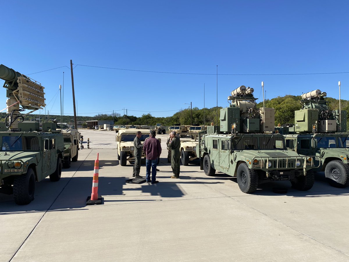 Today LtGen Luyt visited the Netherlands 302SQ at FtHood and the visiting FAMEC course personnel. The Netherlands Air Force and Air Mobile Brigade are happy with all the training and exercise that can be done as part of the 166AVN Brigade. We’re in for the long run here! 👍