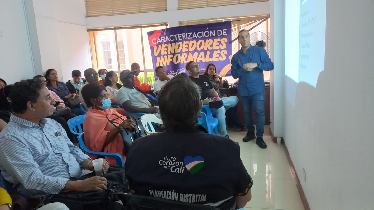 DAPDCali's tweet photo. #Hoy el Taller de Espacio publico @DAPMCali en conjunto con Fondo Mixto, Cadavid Constructores, Fundación Ciudades Sostenibles  realiza reunión con Choladeros para socialización del proyecto Bulevar del cholado donde crearán módulos con servicios públicos, parqueadero subterráneo https://t.co/7ltYeab0sP