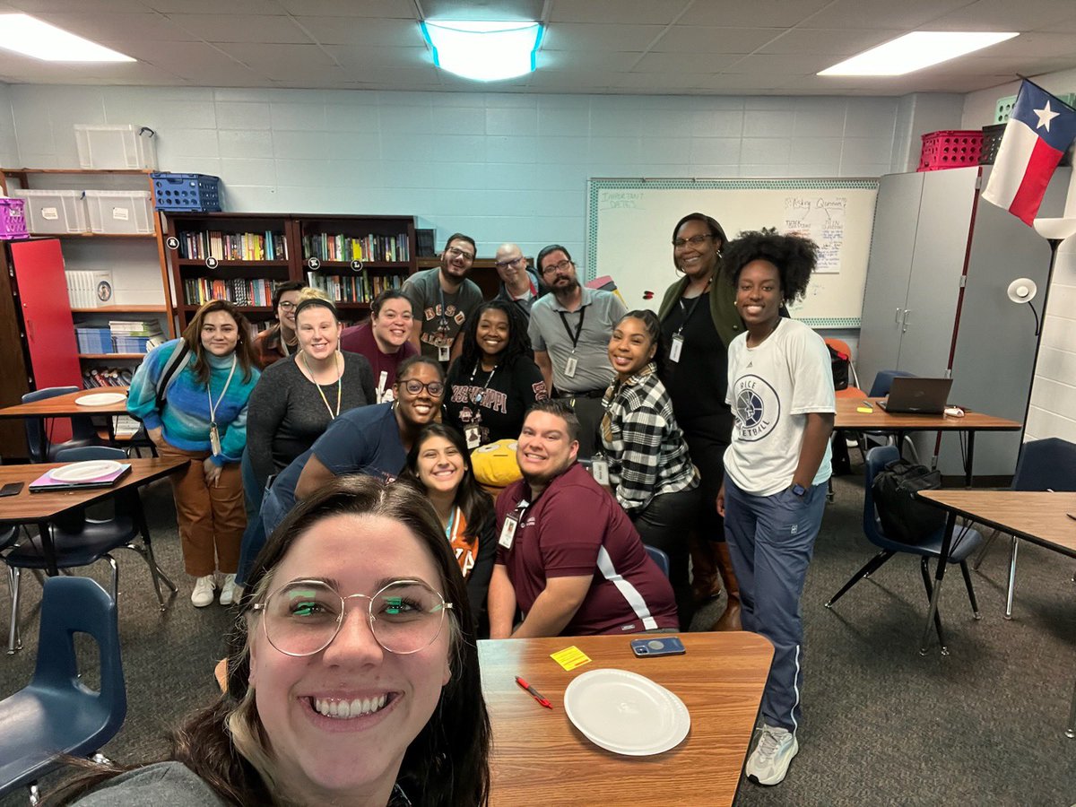 MsKaylaHay's tweet photo. Our campus new teacher mentor program meeting was a success! We had some fun, veteran teachers shared tips, and had some good laughs. #NTM #havingfunwhilelearning #klein #wildcats @KleinProfLearn @KleinISD @WunderlichKISD https://t.co/muaScWnfsj