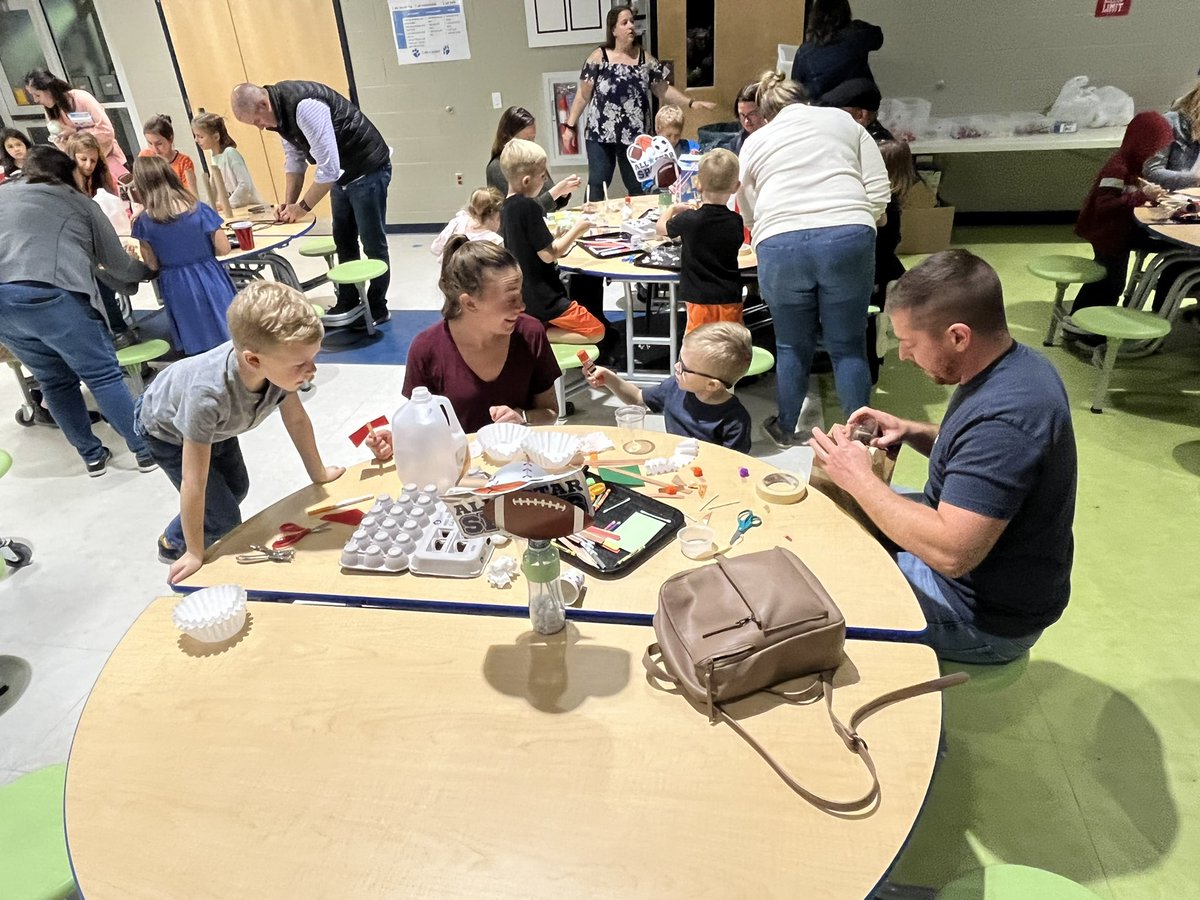 PollockSpeech's tweet photo. Bainbridge Family Night at the Book Fair! Including book character pumpkins and family STEAM project haunted houses! https://t.co/CebnRjxCFG