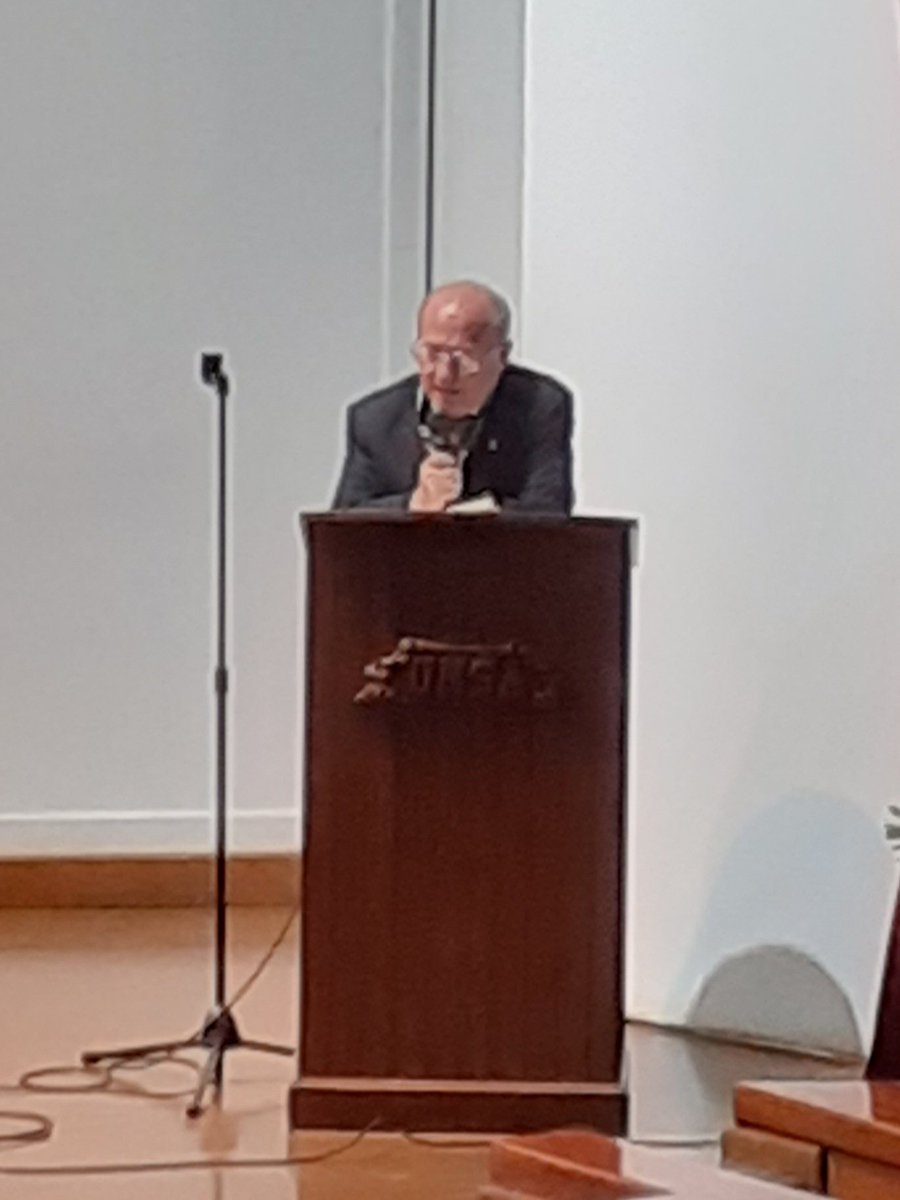 FAlbarello's tweet photo. El gran @octavioislas un pionero de la comunicación digital presenta ahora a Fernando Gutiérrez del Tecnológico de Monterrey para hablar de la ecología de medios. McLuhan asoma sus orejas #ALFAMED @cscolari https://t.co/f3ZXmNwcx9