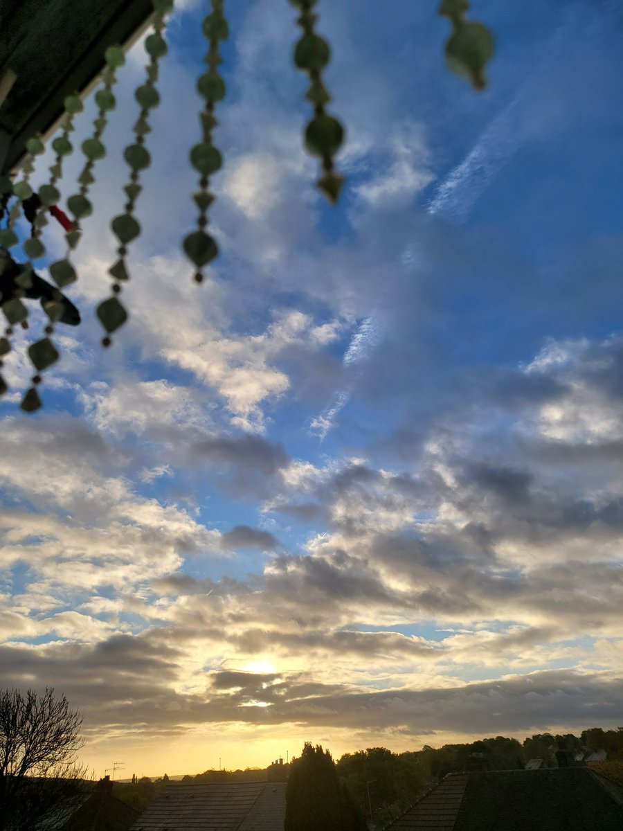 Annkat101's tweet photo. #calmbeforethestorm #clouds https://t.co/zLFHodNTAs