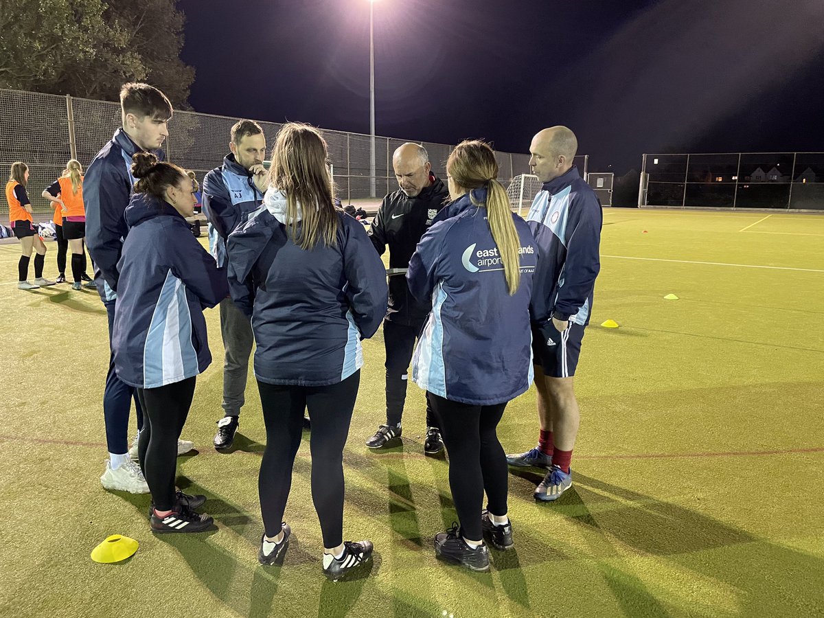 PridePark_FC's tweet image. Some of our players and coaches learning through practical coaching sessions - the third of which was delivered last night by Raf Long of @CoachPlayerDev1 ⚽️👌
