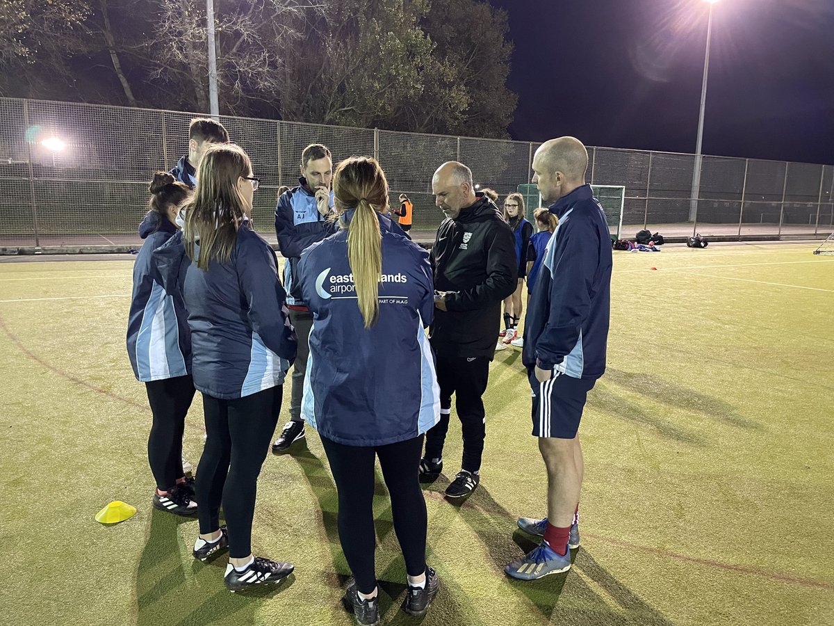 PridePark_FC's tweet image. Some of our players and coaches learning through practical coaching sessions - the third of which was delivered last night by Raf Long of @CoachPlayerDev1 ⚽️👌