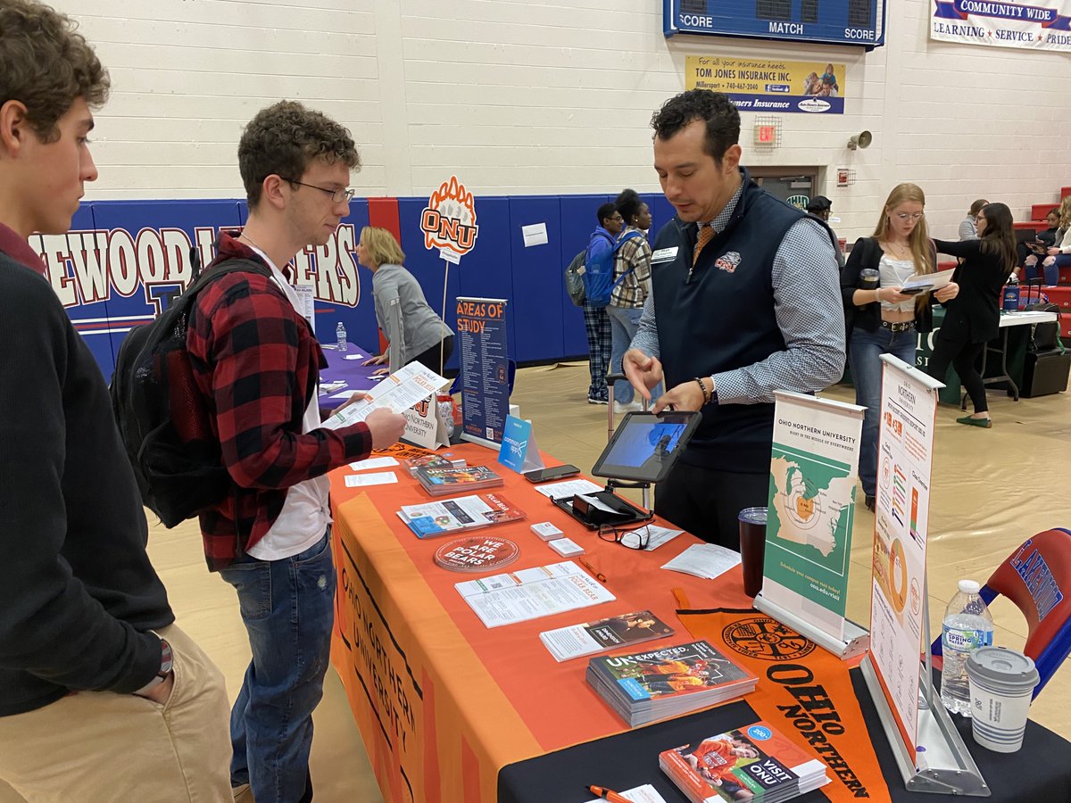 LHLocalSchools's tweet photo. 📝 Recently, twenty of our LH seniors attended the College Application Blitz at Lakewood HS! Students were able to apply to colleges, including Ohio State, Kent State, Columbus State and others for free at this event. It was a great opportunity! #CollegeApplicationBlitz https://t.co/z6INu9qUxb