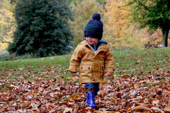 RT <a href="/Voice_of_Play/">Voice of Play</a> 
The fall season brings us plenty of opportunities for fun #play and outdoor activities! Pumpkin patches, hayrides, nature walks and so much more leads to plenty of family fun. 

What is your go-to fall activity for your family? 🍁🍃 🍂