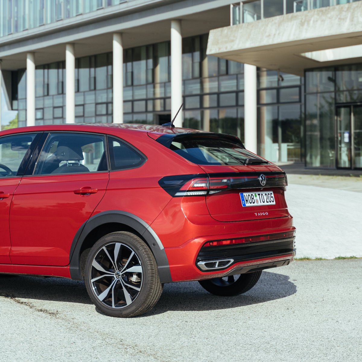 vwcanarias's tweet photo. ¡Deportivamente cautivador! 🔥

Redescubre el placer de conducir con el nuevo Volkswagen Taigo 🤩

#vwcanarias #volkswagen #vwtaigo #taigo https://t.co/6RWUOhi8G9