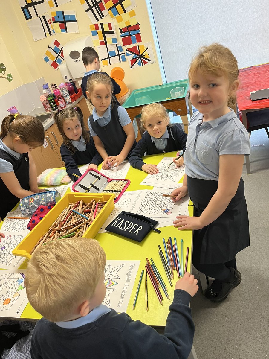 _miss_coates's tweet photo. This week we have been learning about the Hindu celebration Diwali ‘The Festival of Light’. P1C made rangoli patterns out of different materials such as numicon and 2D shapes. We also created our very own lanterns! 🏮 https://t.co/3Y68c1fuXA