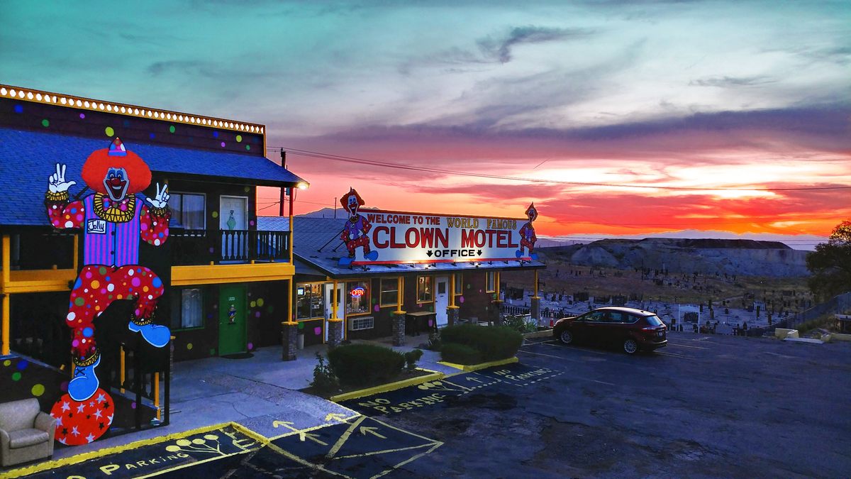 Located next to an abandoned graveyard, The Clown Motel is a monument to all things clown-related, with thousands of clowns (life-sized and smaller) decorating the interior of the motel. At least it doesn’t seem to be haunted. (We think.) bit.ly/2MPHfRl