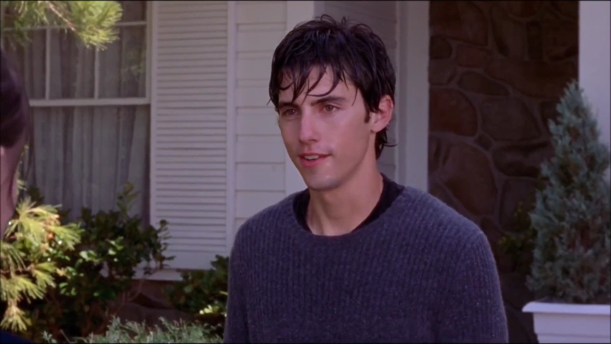literatigifs's tweet photo. Just Jess Mariano looking at Rory Gilmore https://t.co/gGQM3J5puy