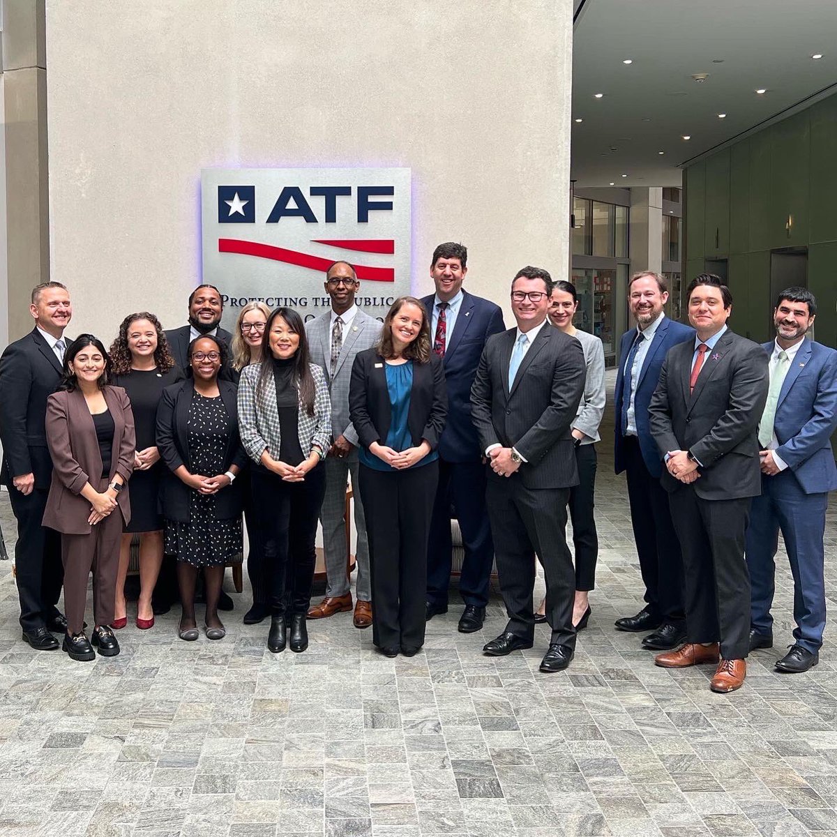 Today, our ED and close partners met with newly appointed @atfhq Director Steven Dettelbach. As the first ATF Director appointed in nearly 7 years, this leadership will play a critical role addressing gun trafficking, illegal activity in gun dealerships, and harmful practices.