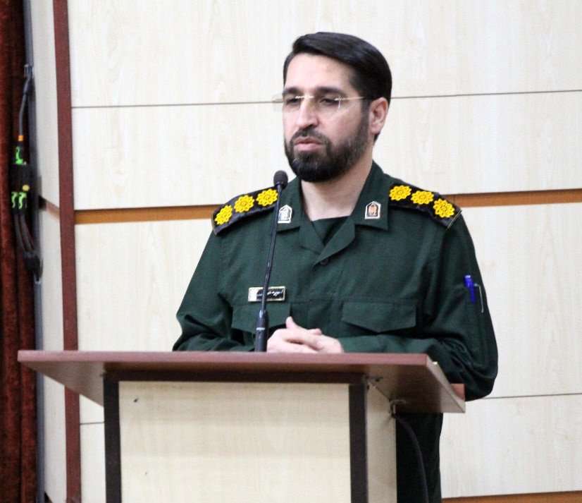 MHozeh's tweet photo. می‌گویند افسران امنیتی کجا هستند که تروریست ها تا شیراز می آیند
بی‌شرفها، افسران امنیتی در خون خود غلطان هستند
فرمانده اطلاعات سپاه سیستان
افسران عالی رتبه ��منیتی سیستان و بلوچستان که قرار بود جلوی تروریست ها را بگیرند را شهید میکنید و مشغول فتنه شمایند و زبان تان هم دراز است https://t.co/wFMzjuBRf1