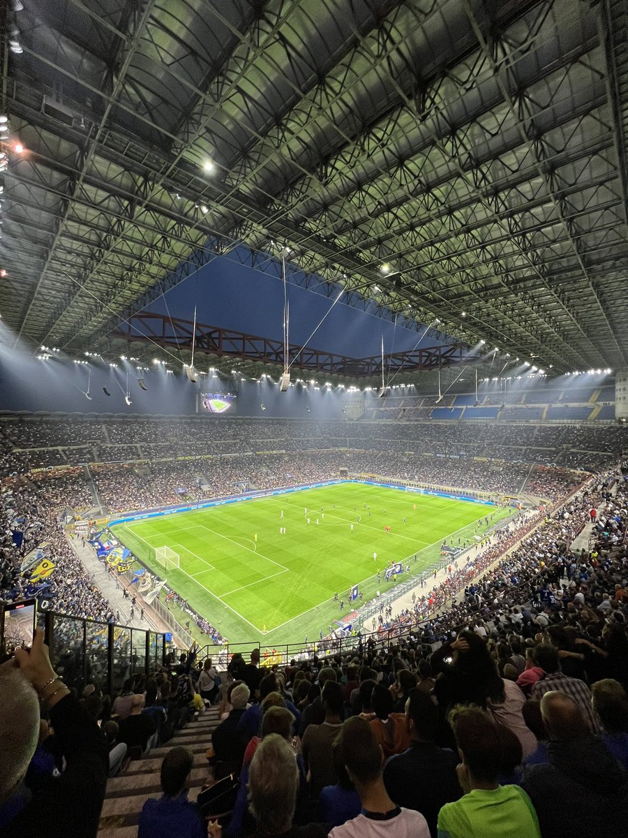 juanbudiman's tweet photo. Malam Liga Juara² Eropah. #UCL22 https://t.co/sXP8RiKGbs
