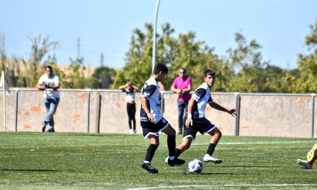 USCFbase's tweet photo. 💪 𝘼𝙋𝙊𝙔𝙊 | Queremos mandar un mensaje de ánimo a Alex Sánchez, jugador de @UnionistasCF Juvenil B que ha sufrido una fractura de clavícula. 

¡Muchísima fuerza y esperamos que pronto estés de vuelta Alex! 

#ConstruyendoUSCF🏗️ https://t.co/L2YGlBV8jY