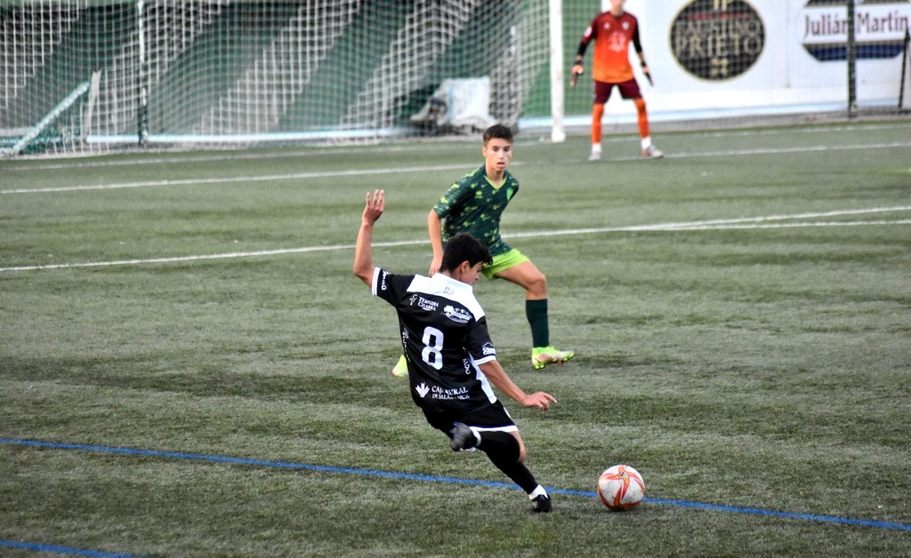 USCFbase's tweet photo. 💪 𝘼𝙋𝙊𝙔𝙊 | Queremos mandar un mensaje de ánimo a Alex Sánchez, jugador de @UnionistasCF Juvenil B que ha sufrido una fractura de clavícula. 

¡Muchísima fuerza y esperamos que pronto estés de vuelta Alex! 

#ConstruyendoUSCF🏗️ https://t.co/L2YGlBV8jY